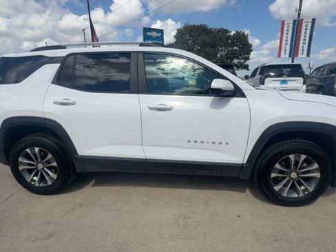 Used 2025 Chevrolet Equinox LT w/ Convenience Package II FWD image 9