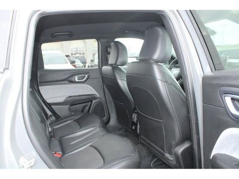 Used 2024 Jeep Compass Latitude image 12