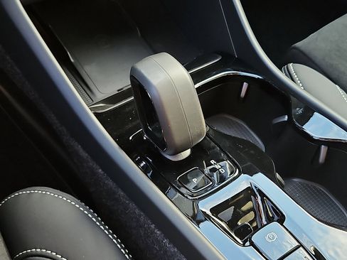 New 2026 Volvo XC40 B5 Ultra w/ Protection Package Premier image 13