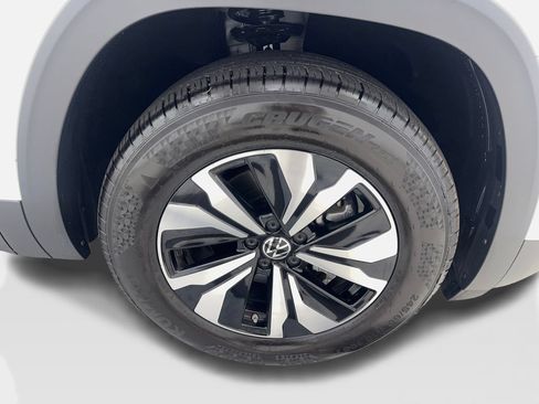 Used 2025 Volkswagen Atlas Cross Sport SE FWD image 83