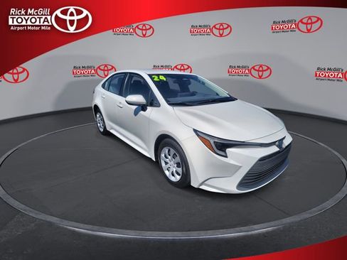 Used 2024 Toyota Corolla LE FWD image 2