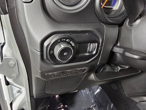 Used 2025 Jeep Wrangler Unlimited Sahara AWD/4WD image 23