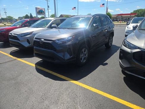 Used 2025 Toyota RAV4 XLE AWD/4WD image 3