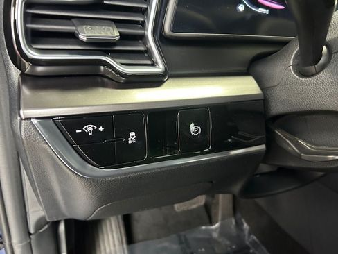 Used 2025 Kia Sportage EX AWD/4WD image 21