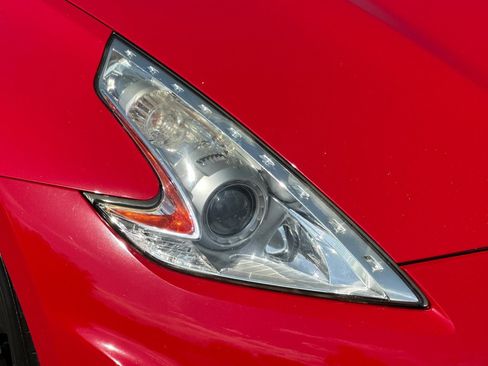 Used 2016 Nissan 370Z Coupe RWD image 12