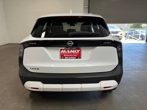 Used 2025 Nissan Kicks SV FWD image 4