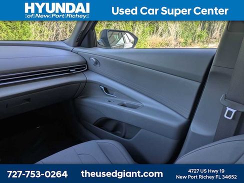 Certified 2025 Hyundai Elantra SE FWD image 17