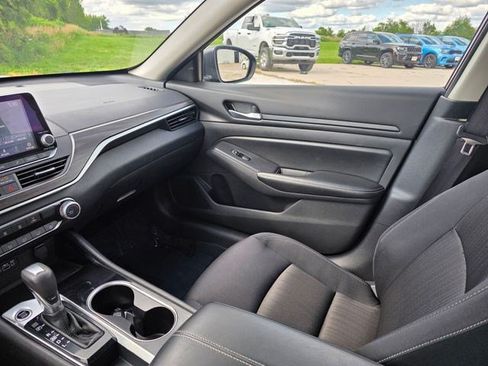 Used 2024 Nissan Altima 2.5 SV FWD image 32