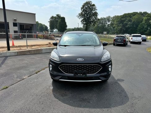 Used 2020 Ford Escape Titanium AWD/4WD image 4