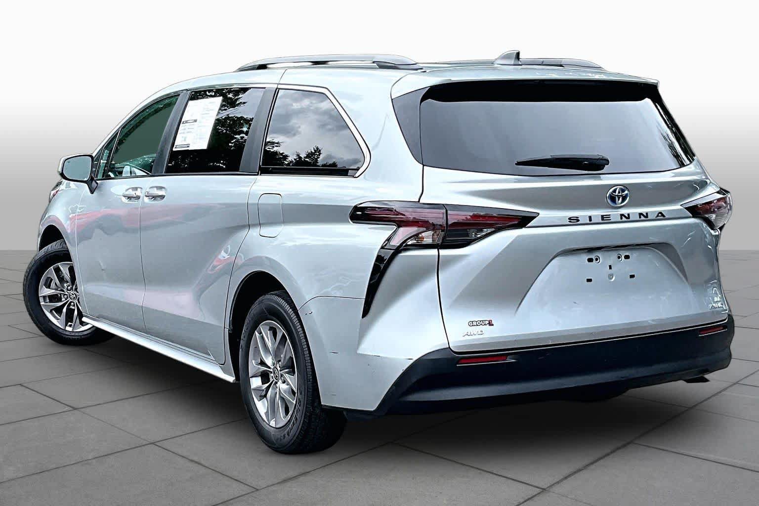 Used 2023 Toyota Sienna LE AWD/4WD image 12