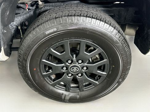 Used 2025 Toyota 4Runner SR5 AWD/4WD image 11