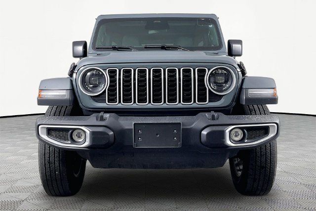 Used 2026 Jeep Wrangler Unlimited Sahara AWD/4WD image 2
