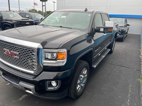 Used 2015 GMC Sierra 2500 Denali w/ Duramax Plus Package AWD/4WD image 5