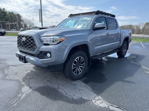 Used 2020 Toyota Tacoma TRD Sport image 3