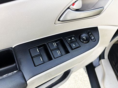 Used 2013 Honda Odyssey EX image 17