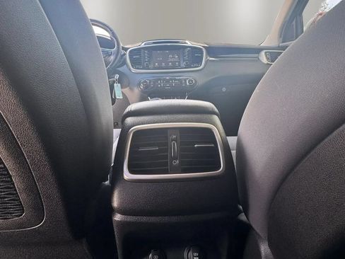 Used 2017 Kia Sorento FWD w/ LX Convenience Package image 15