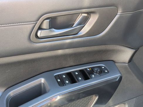 Used 2024 Nissan Pathfinder SV image 13