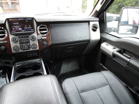 Used 2016 Ford F250 Lariat w/ Lariat Ultimate Package image 9