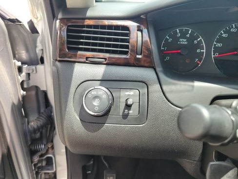 Used 2013 Chevrolet Impala LTZ FWD image 28