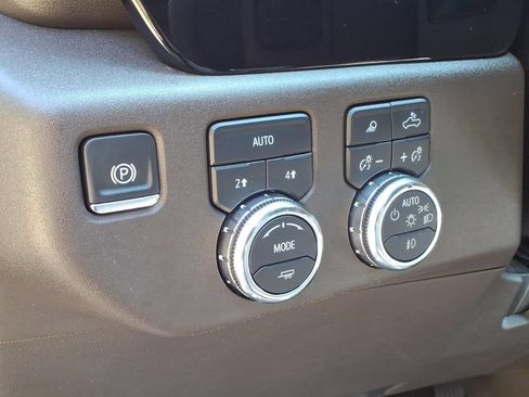 Used 2025 GMC Sierra 1500 SLT AWD/4WD image 25