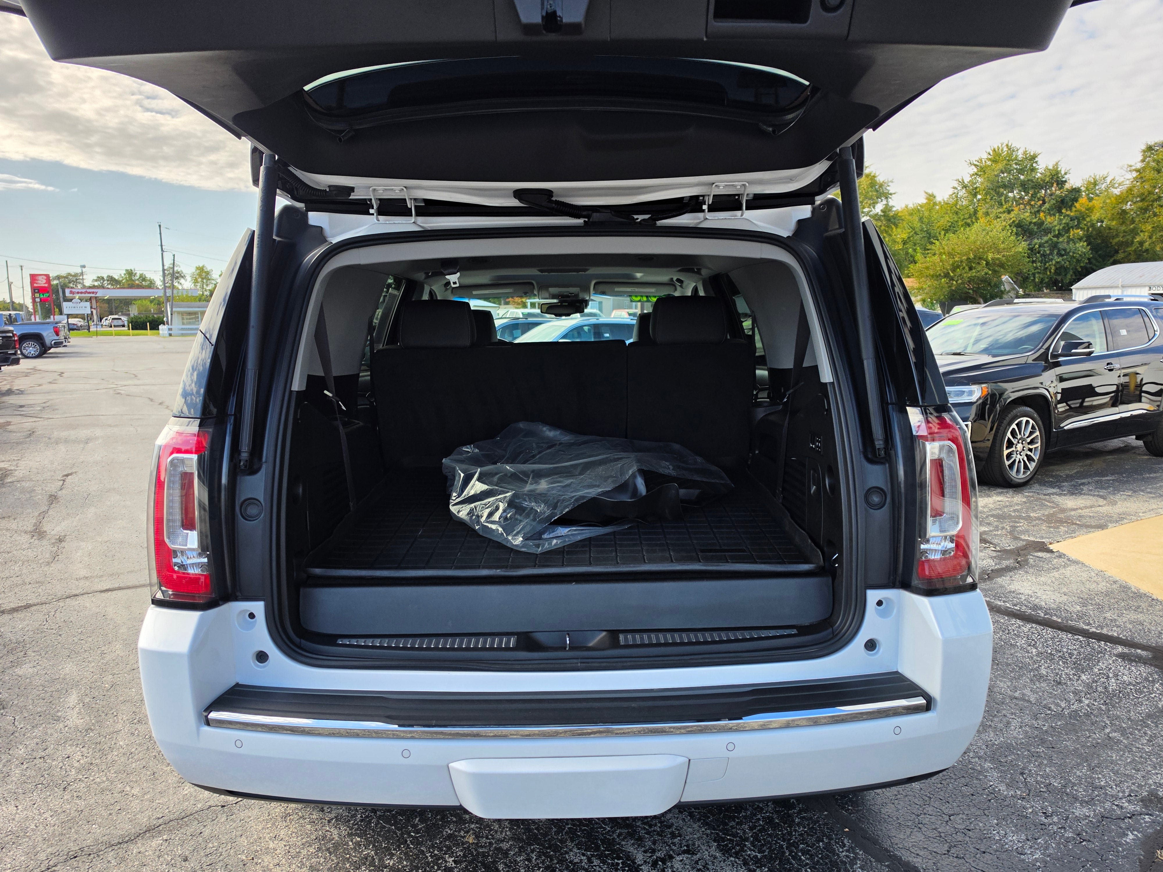 Used 2016 GMC Yukon Denali AWD/4WD image 6
