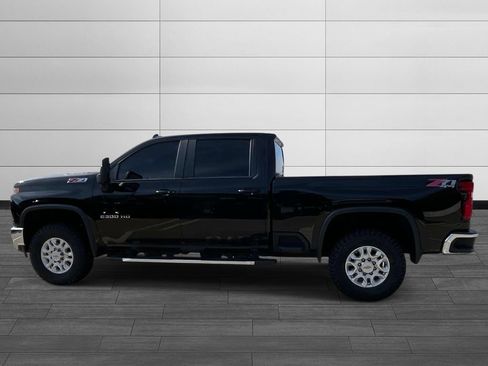 Used 2022 Chevrolet Silverado 2500 LT w/ Convenience Package AWD/4WD image 2