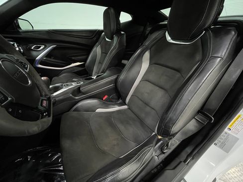 Used 2018 Chevrolet Camaro SS RWD image 14