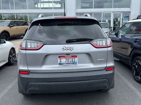 Used 2019 Jeep Cherokee Latitude w/ Cold Weather Group AWD/4WD image 4