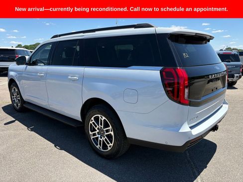 Used 2025 Ford Expedition Max Active AWD/4WD image 5
