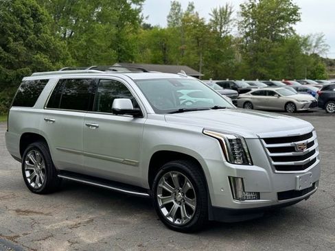 Used 2020 Cadillac Escalade Luxury AWD/4WD image 3