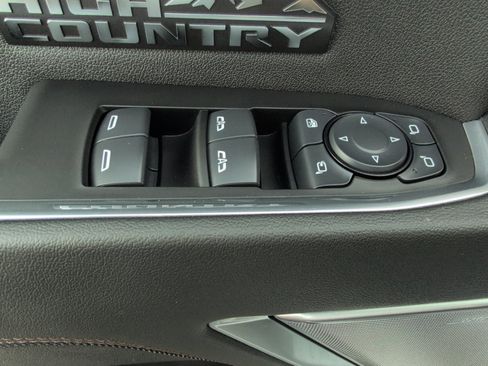 Used 2025 Chevrolet Silverado 1500 High Country AWD/4WD image 18
