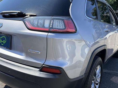Used 2019 Jeep Cherokee Latitude Plus w/ Cold Weather Group AWD/4WD image 6