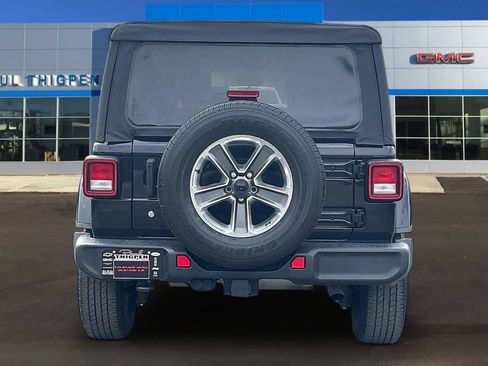 Used 2020 Jeep Wrangler Unlimited Sahara AWD/4WD image 5
