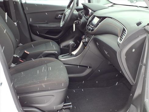 Certified 2022 Chevrolet Trax LS w/ Tint and Cruise Package image 28