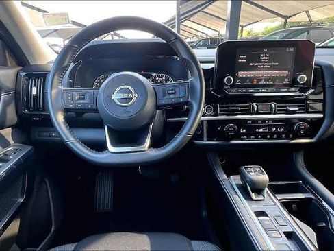 Certified 2024 Nissan Pathfinder SV FWD image 6