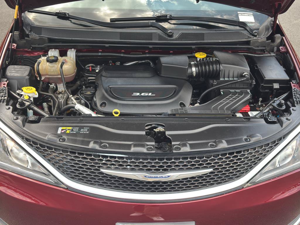 Used 2017 Chrysler Pacifica Touring-L w/ Tire & Wheel Group FWD image 28