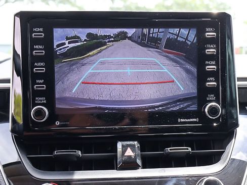 Used 2021 Toyota Corolla LE FWD image 43