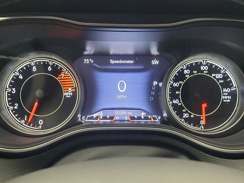 Used 2022 Jeep Cherokee Latitude Lux w/ Mopar Interior Package AWD/4WD image 23