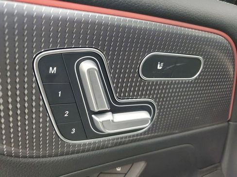 Used 2023 Mercedes-Benz GLB 250 image 20