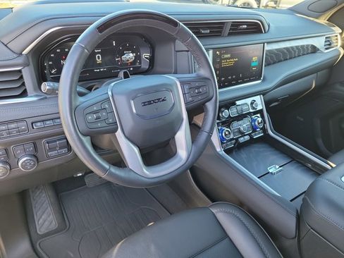 Used 2024 GMC Yukon Denali w/ Denali Reserve Package image 11