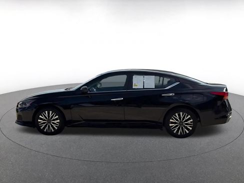 Used 2025 Nissan Altima 2.5 SV FWD image 10
