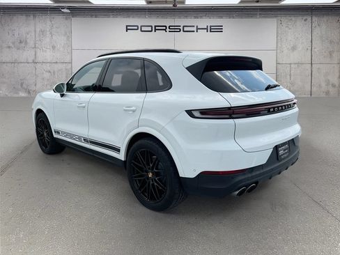 Certified 2025 Porsche Cayenne AWD/4WD image 3