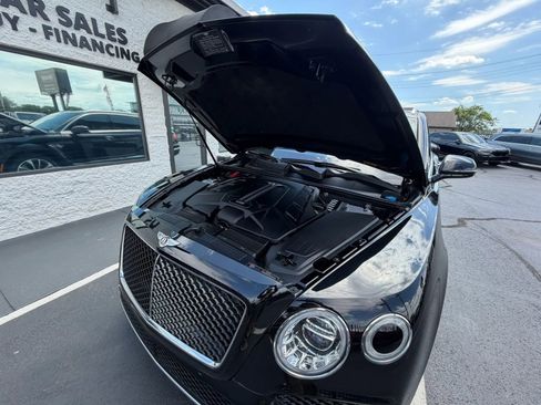 Used 2020 Bentley Bentayga AWD/4WD image 28