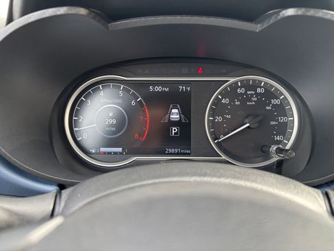 Used 2025 Nissan Versa SV FWD image 38