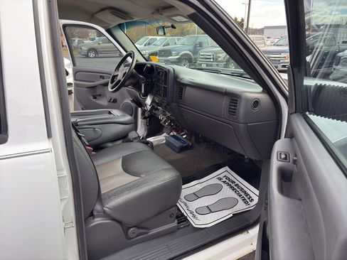 Used 2006 Chevrolet Silverado 3500 LS image 21