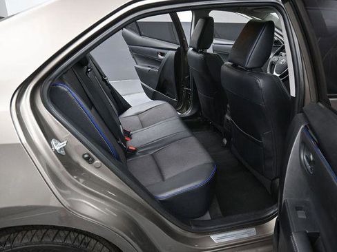 Used 2017 Toyota Corolla SE w/ SE Premium Package image 29