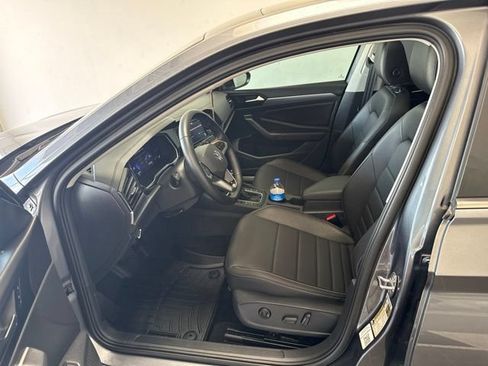 Used 2024 Volkswagen Jetta SE FWD image 5
