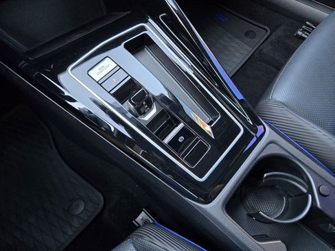 Used 2024 Volkswagen Golf R image 26