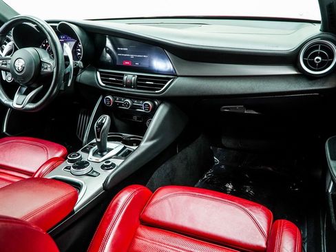 Used 2022 Alfa Romeo Giulia Veloce image 17