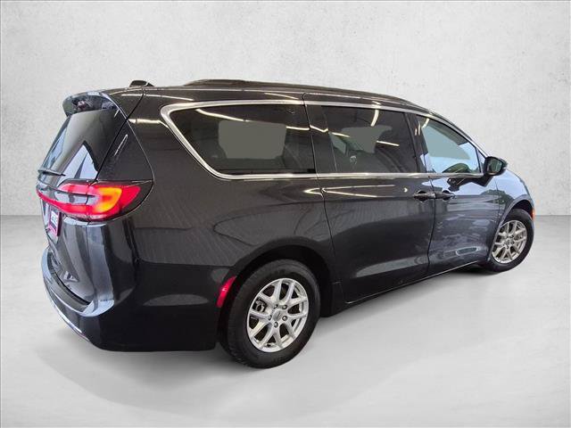 Used 2022 Chrysler Pacifica Touring-L FWD image 5